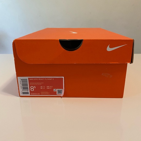 Nike Epic React Flyknit 2 Oreo Running Shoes - Picture 10 of 10